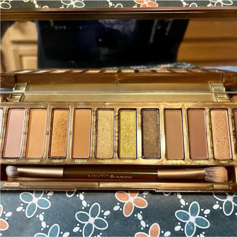 Urban Decay Honey Gold Palette - Picture 2 of 4